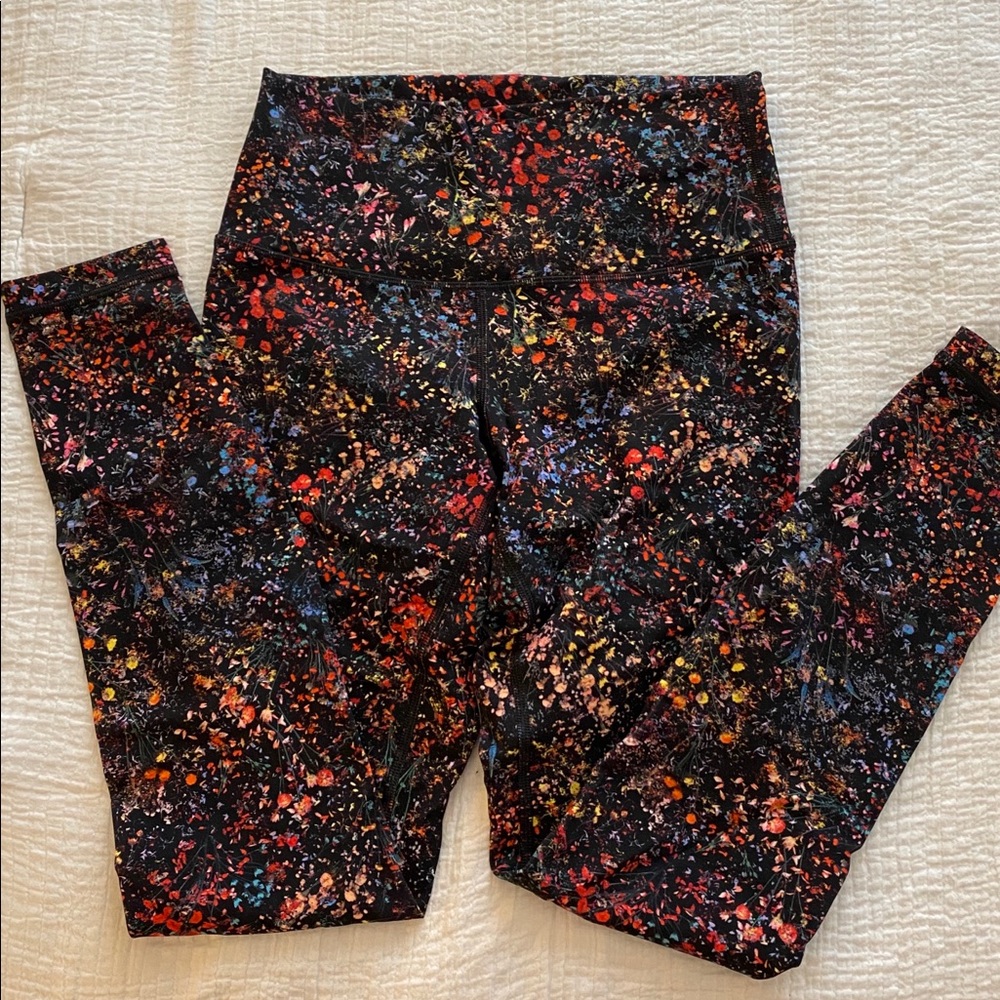 Lululemon Flowerescent Wunder Under Size 6